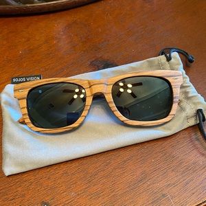 Woodies Wooden sunglasses with cleaning cloth case
